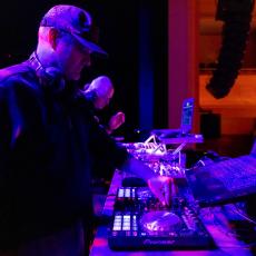 DJs