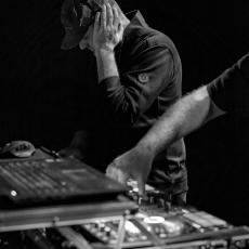 DJ