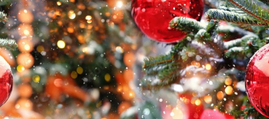Tanne mit Weihnachtskugeln