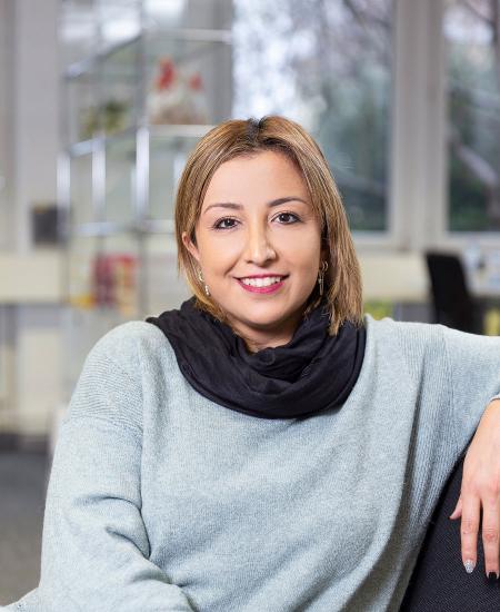 Porträt Ayse Gül